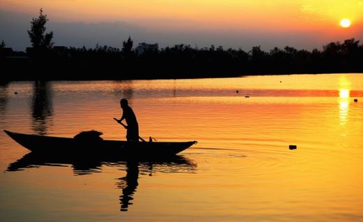 gia-su-nhan-van-phan-tich-noi-sau-bai-tho-trang-giang